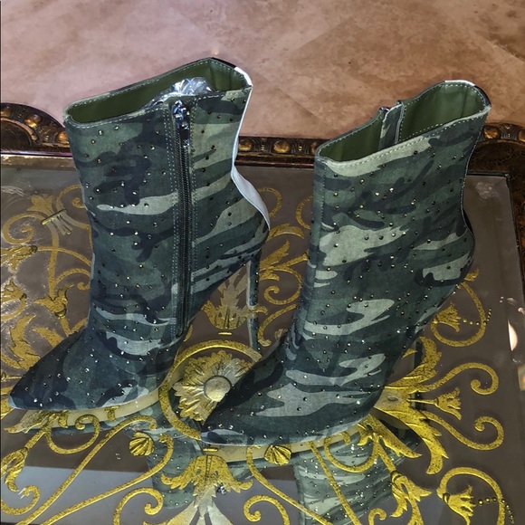 Like New Worn Once Steve Madden High-Heeled Bootie - Picture 3 of 8